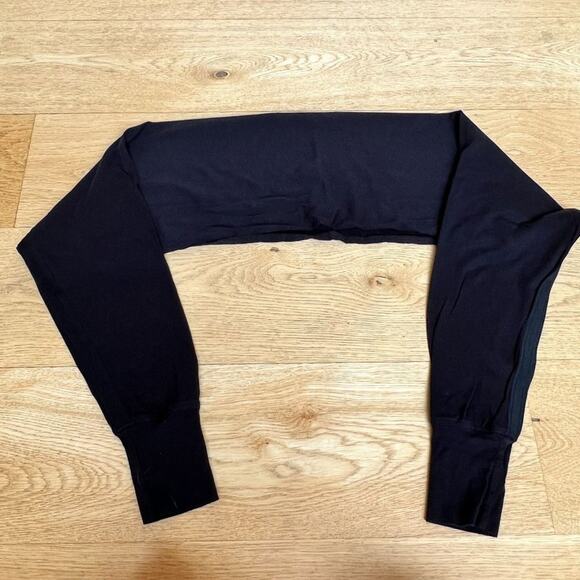 Tate Jones Sleep To Street Shrug in Black - Picture 1 of 7